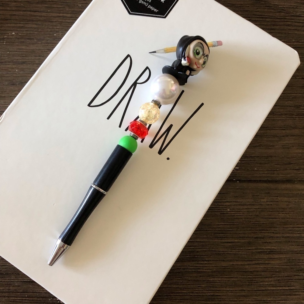 Disney Doorables: Snow White & the 7 dwarfs: Evil Queen Hag handmade beaded pen - Picture 2 of 3
